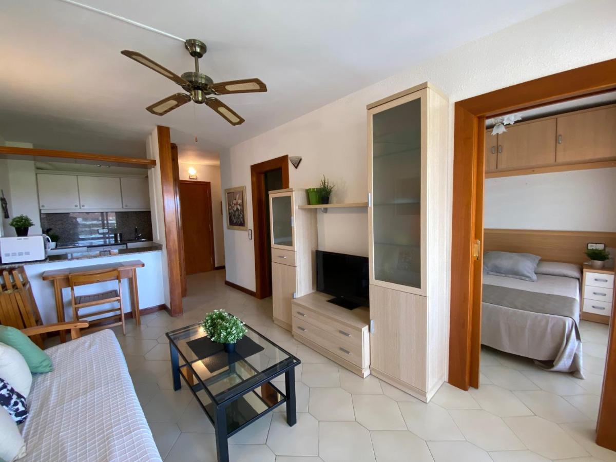 Apartamento Con Piscina En 1ª Linea De Playa En 살루 외부 사진